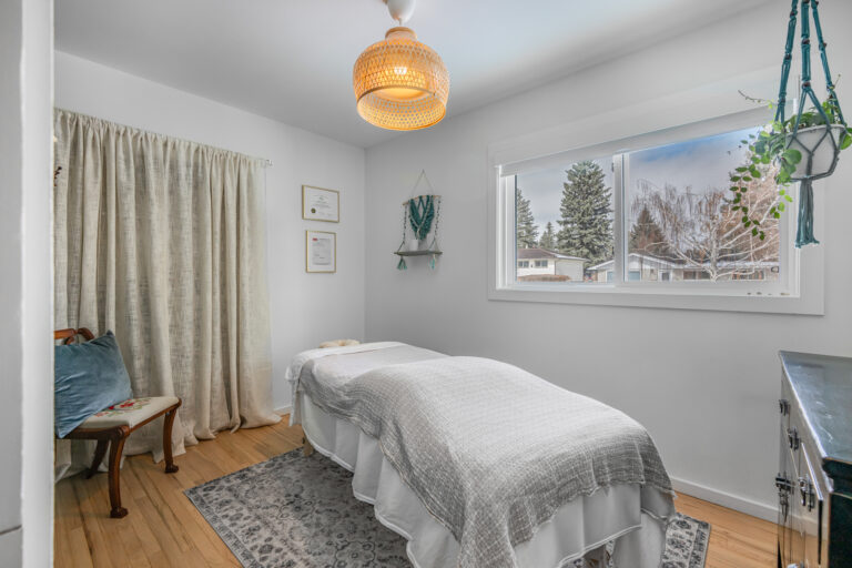 15 Hazelwood Crescent SW 43